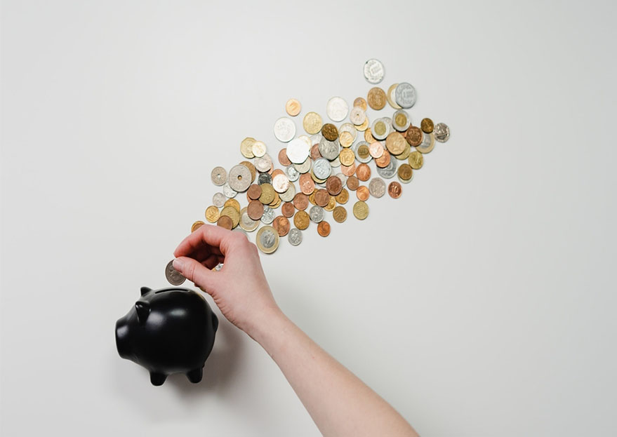 BIllede af penge der flyder ud af sparegris